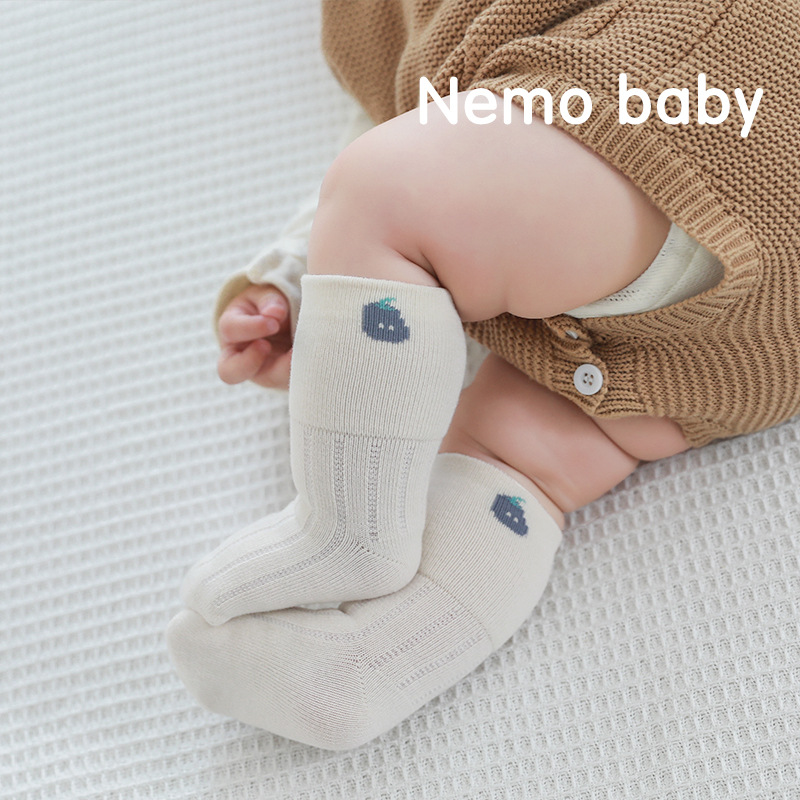 2022 Otoño e Invierno Nuevos calcetines para bebés boca ancha boca suelta calcetines para bebés recién nacidos dibujos animados lindos calcetines de algodón sin hueso a media pierna