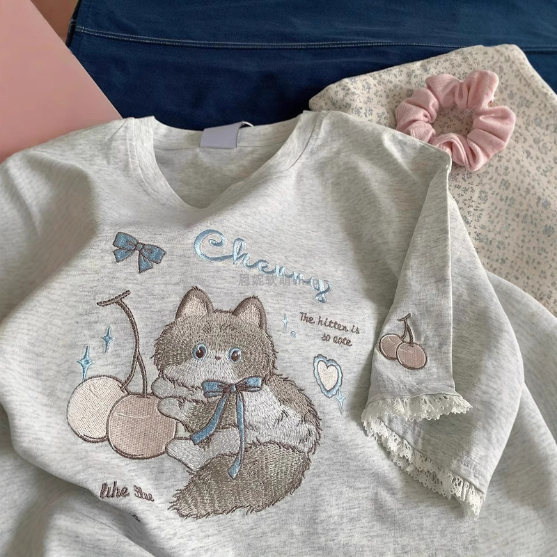 年齢を軽減するかわいい桜猫刺繍半袖Tシャツ女性用2025夏新作ルーズラウンドネックレース万能トップ|undefined