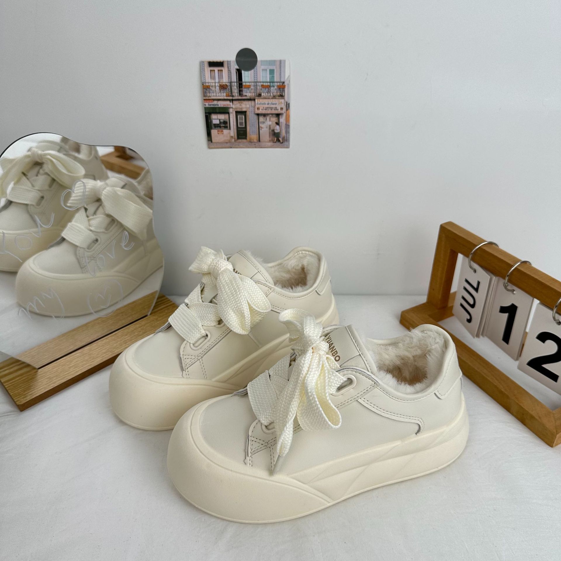 Zapatos de skate cálidos de fondo grueso de ondas distantes, zapatos blancos de mujer, zapatos de invierno coreanos de nicho, zapatos de mujer
