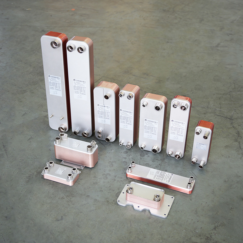 各種仕様のろう付け熱交換器 水冷式蒸発器 空気予熱器 クーラー ロウ付けプレート式熱交換器