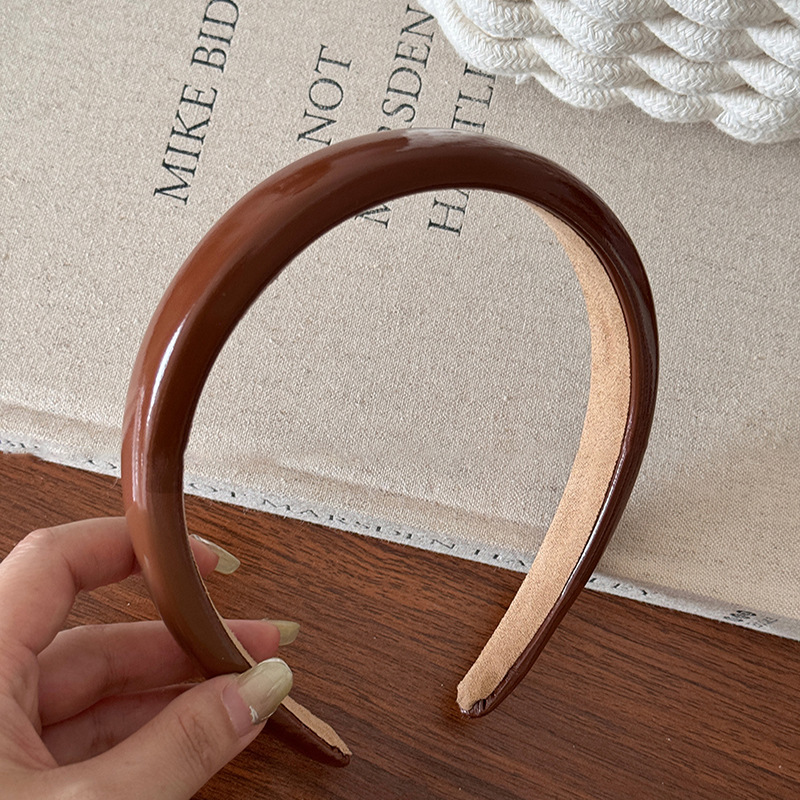 Retro Red PU Leather Headband For Women  New Summer Outwear Versatile Headband Hair Pressing Hairpin Minimalistic Headdress display picture 7