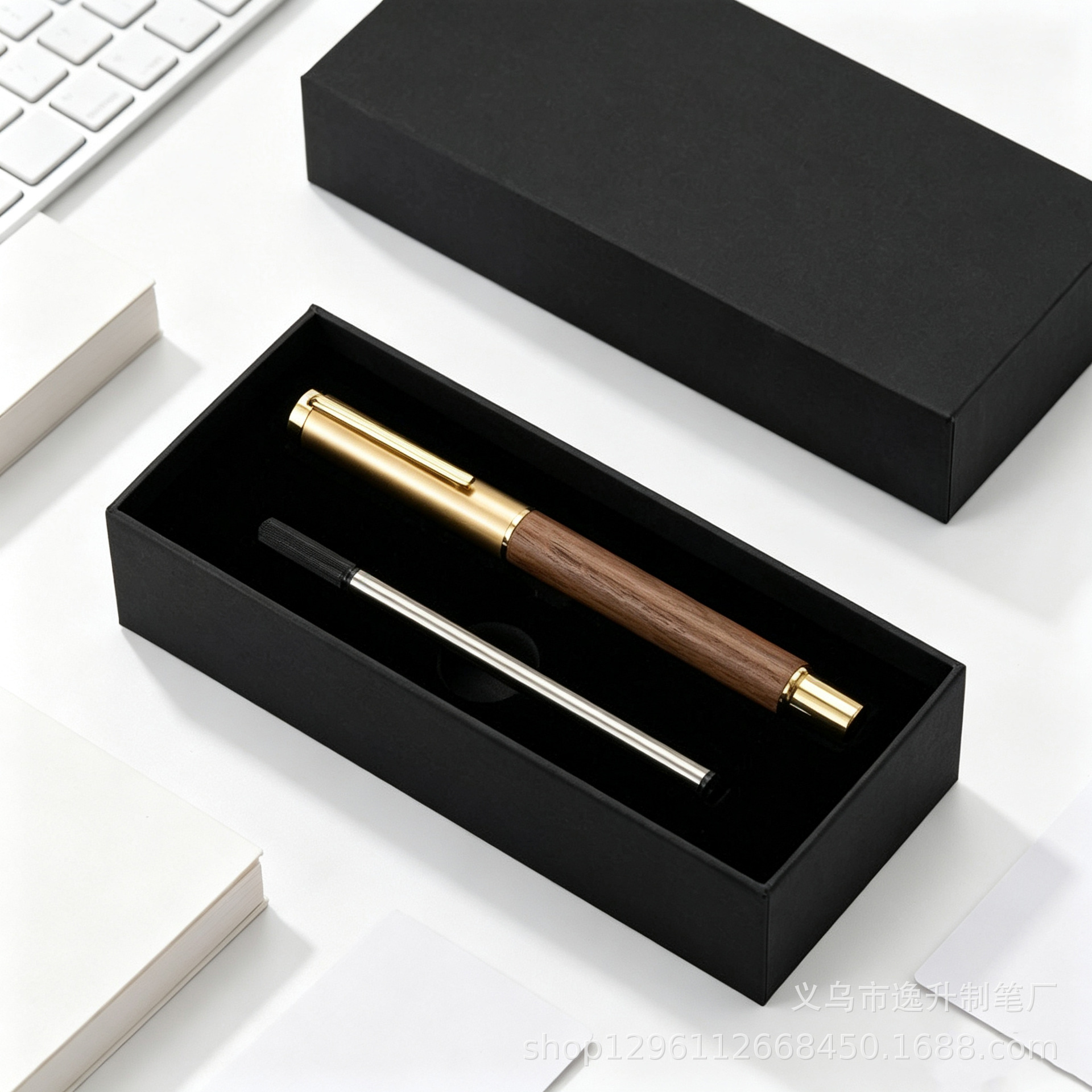 Sandalwood and metal pen set, a business gift set, comes in a solid wood gift box, with a metal signature pen and logo printing available for wholesale