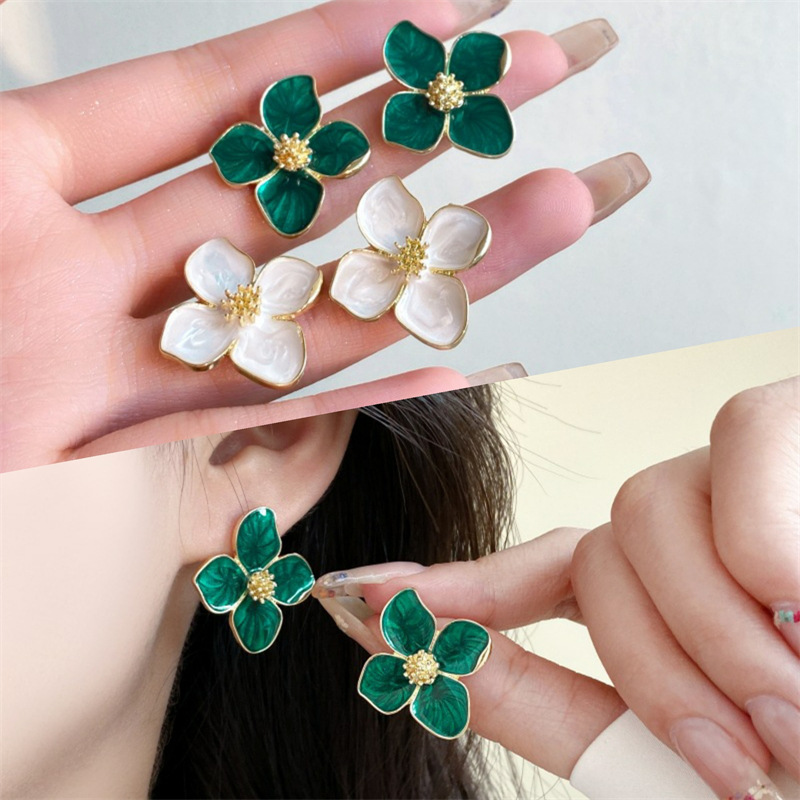 Clover Flower Stud Earrings Silver Needle Minimalist Elegant_voghion.com