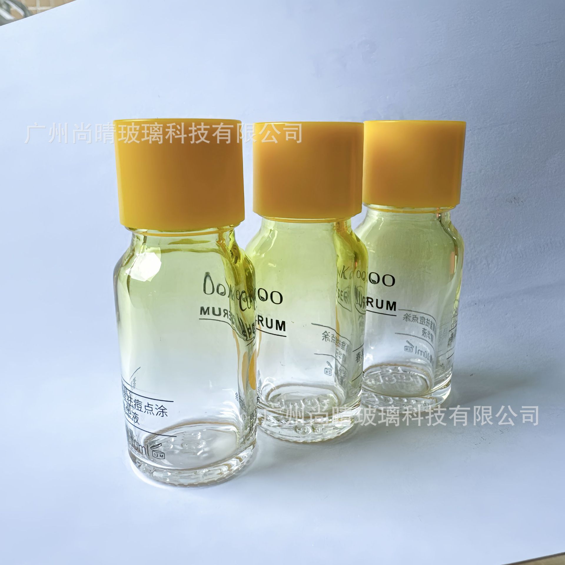 Fabricante en stock suministro 5-50ml botella de aceite esencial marrón botella cuentagotas cosmética botella de vidrio esmerilado de aceite esencial