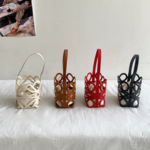 Ůʿ�����¿��n���U�ճ��K�����AͲˮͰ��С���OӋ�߼��Іμ��Ů