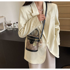 New Women's Bag Makeup Bag Bucket Bag with High-End Feel, Checkered Denim Style PU Material, Unique European and American Style Women's Bag