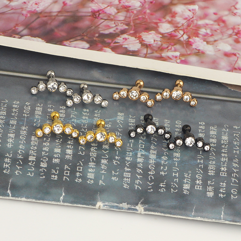 Pointed titanium steel lip stud product view
