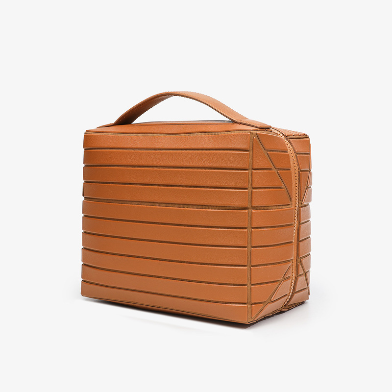 European-Style Simple Popular Practical Large-Capacity Beautiful Storage Bag Travel Commuting Striped Three-Dimensional Portable Cosmetic Bag