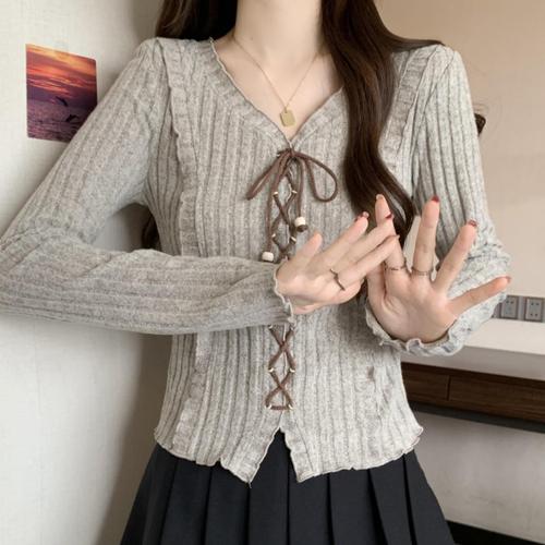 Women's Autumn Niche Design Long-Sleeve V-Neck T-Shirt with Retro American Style, Perfect for Layering—Trendy & Slim-Fit Base Top