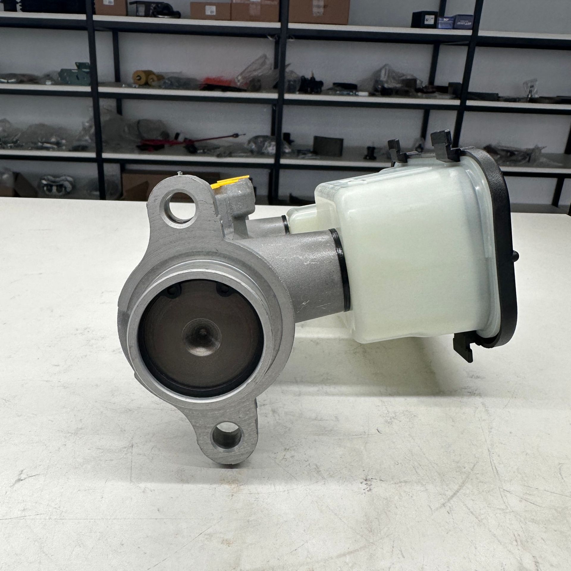 M390259 18021273 18029967 19209221 Suitable for Chevrolet Brake Master Cylinder