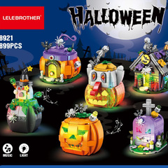 ハロウィーンの日のプレゼントは音光の小さい粒子を持って子供の積み木のおもちゃの越境の小さい贈り物をつづり合わせます。