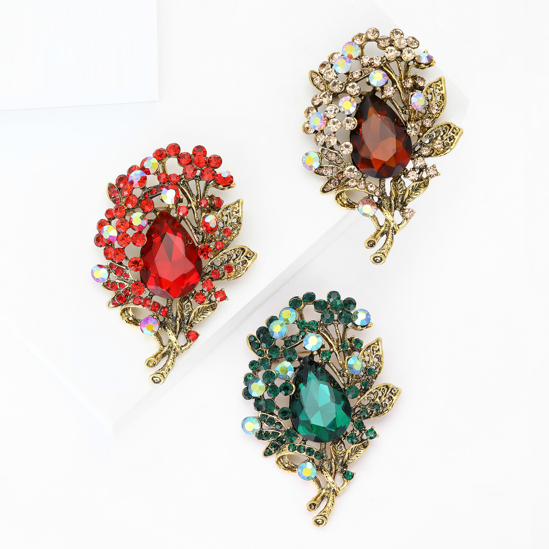 Spilla vintage da donna oro argento farfalla perla cristallo pin_voghion.com