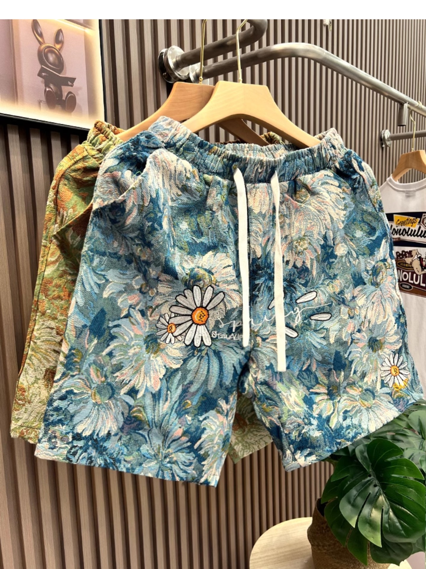 Retro Floral Print Shorts For Men Women, Loose Fit 5-Inch Casual Beach Shorts With All-Over Vintage Pattern, Lightweight Summer Streetwear_viptrois.com