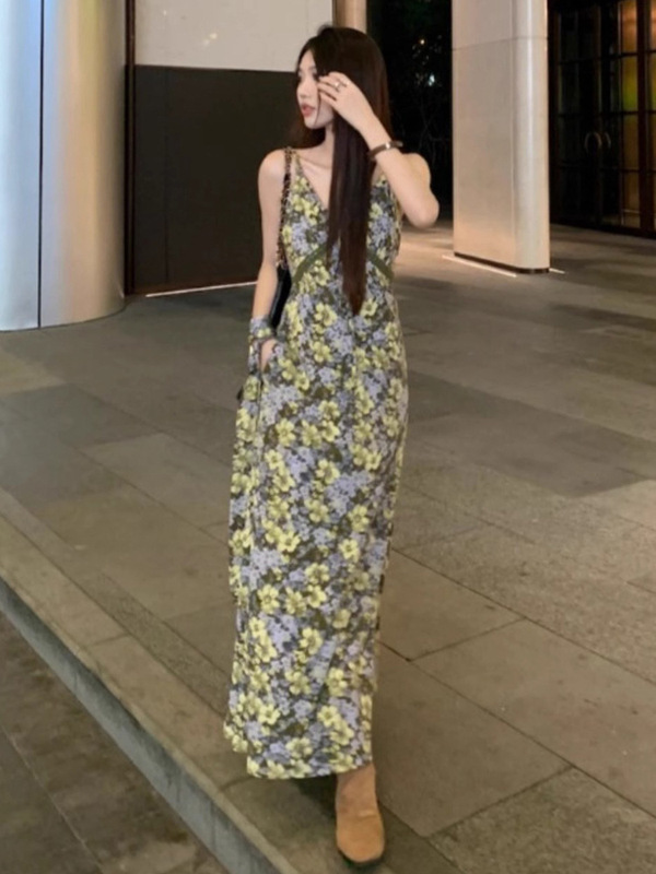 早秋法式碎花吊带套装连衣裙子女初秋季2025年新款秋装度假风长裙|undefined