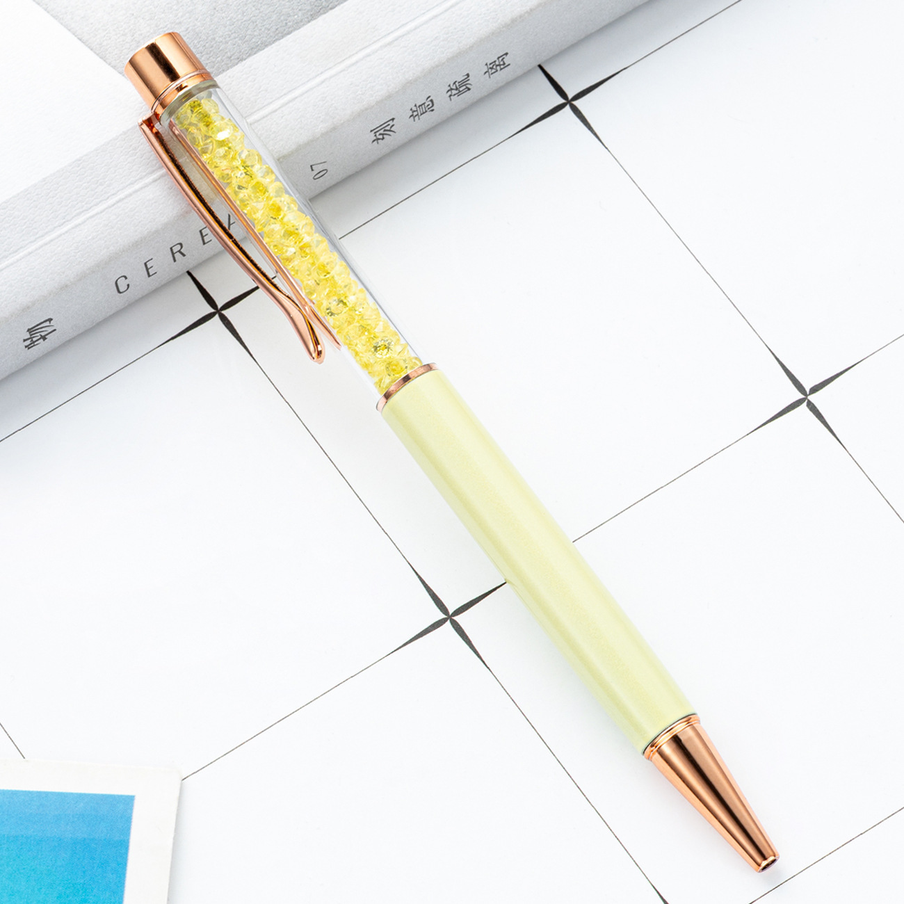 Bolígrafo de cristal de metal para estudiantes de oficina multicolor bolígrafo de diamante giratorio al por mayor logotipo grabable publicidad regalos bolígrafo