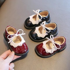 女の赤ちゃんの靴の1歳の春と秋の子供の王女の靴の赤ちゃんの小さい靴の通気性の滑り止めの柔らかい底の学歩の靴