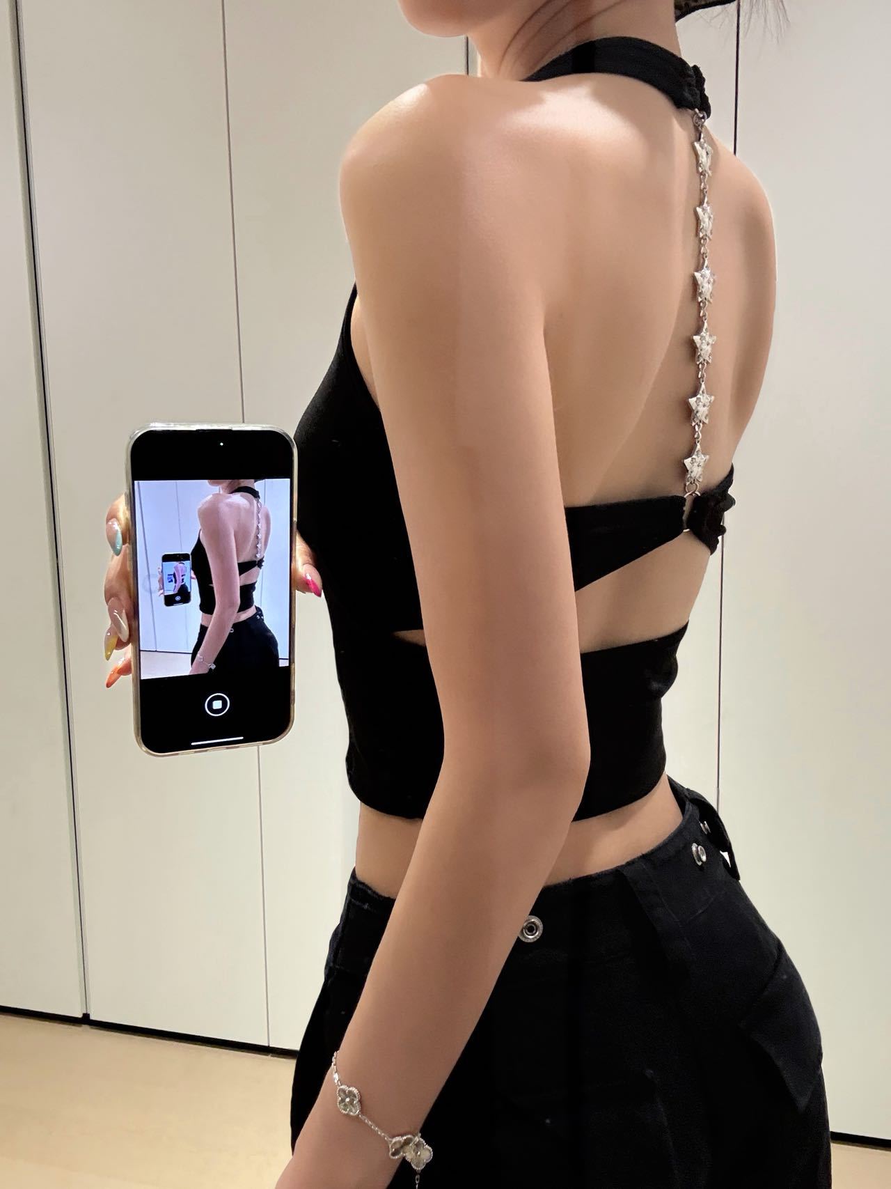 Koreanisches Neckholder-Top mit Kettenmuster, sexy rückenfreies Tanktop mit BH-Polsterung, trägerloses Top für Damen_voghion.com