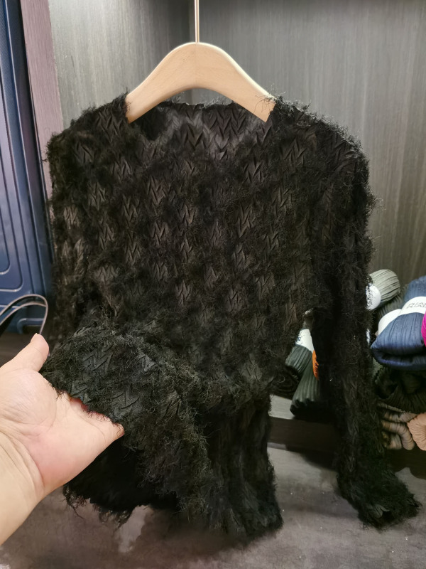 小众设计高端褶皱毛须纯色波浪圆领T恤秋季新款显瘦百搭长袖上衣|undefined
