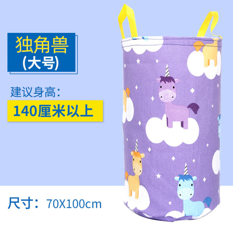 小学校の幼稚園のカンガルーはおもちゃの団を跳びます。|undefined