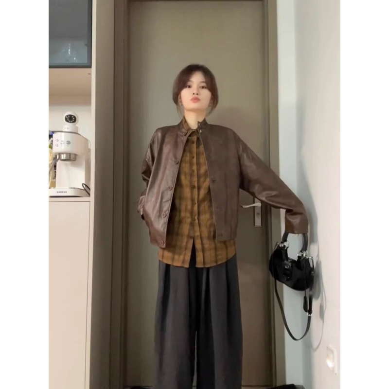 スーツの女性2024秋の韓国系減齢復古的な短い革の服のコートは長袖の格子のシャツを重ねて着ます。|undefined