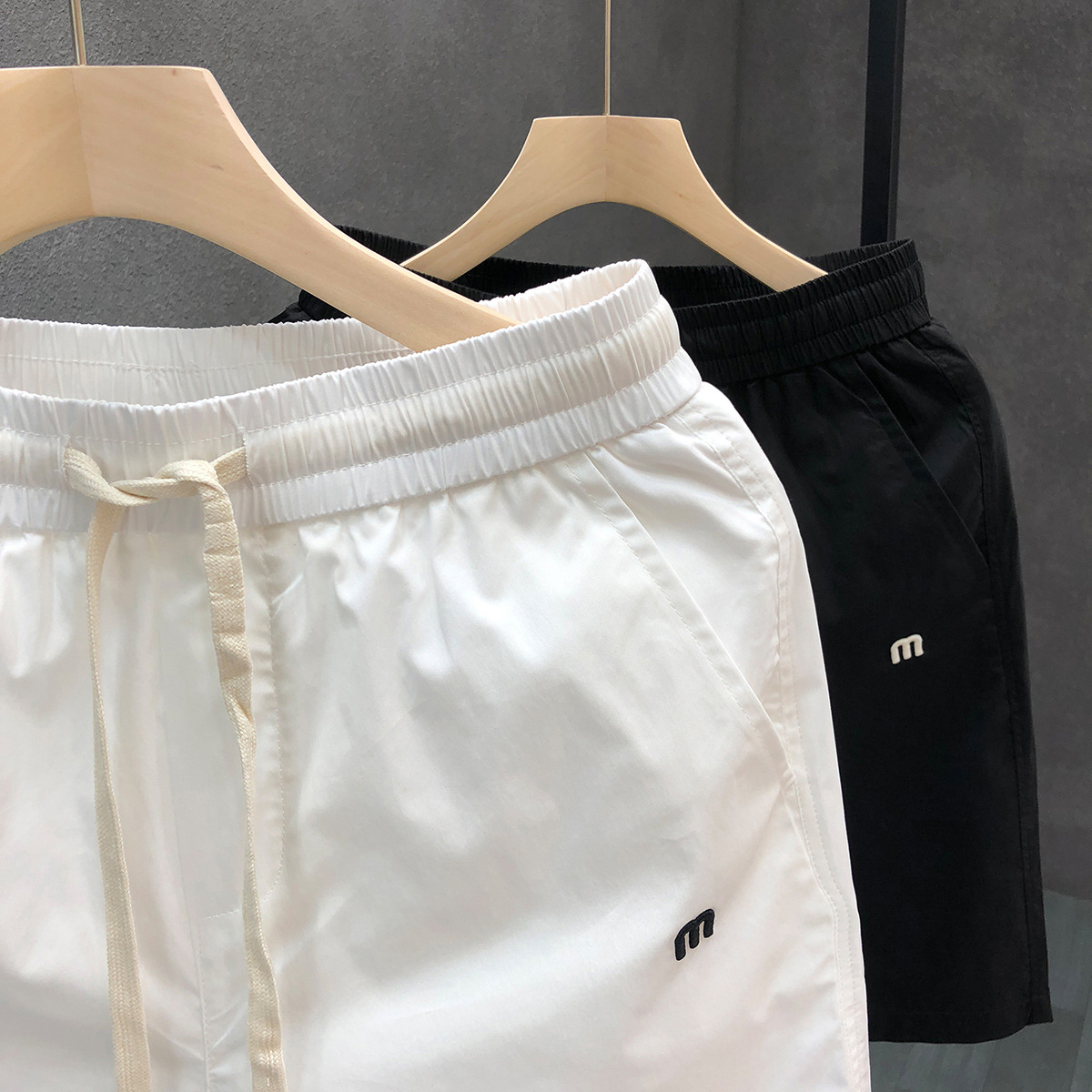 Vêtements d'extérieur blancs brodés simples, pantalons de plage fins pour hommes, amples, grands shorts décontractés pour la maison_voghion.com