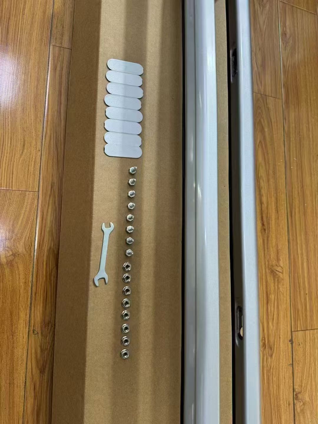 Suitable for BYD Yuan UP luggage rack, roof rack, aluminum alloy travel rack, Yuan PLUS modification decoration, no drilling required