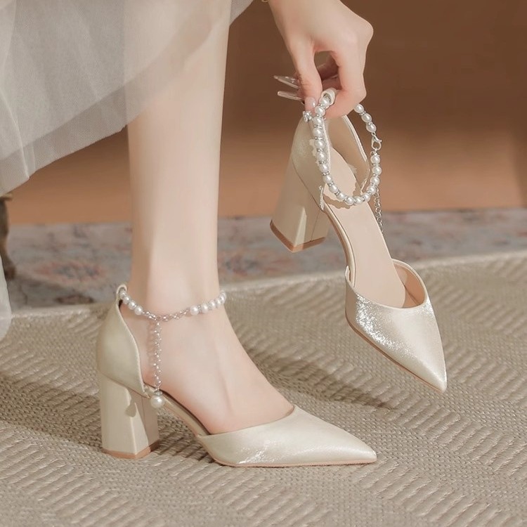 Zapatos de tacones altos de perlas francesas de tacones delgados de otoño de 2026 nuevos zapatos de hebilla de una sola palabra