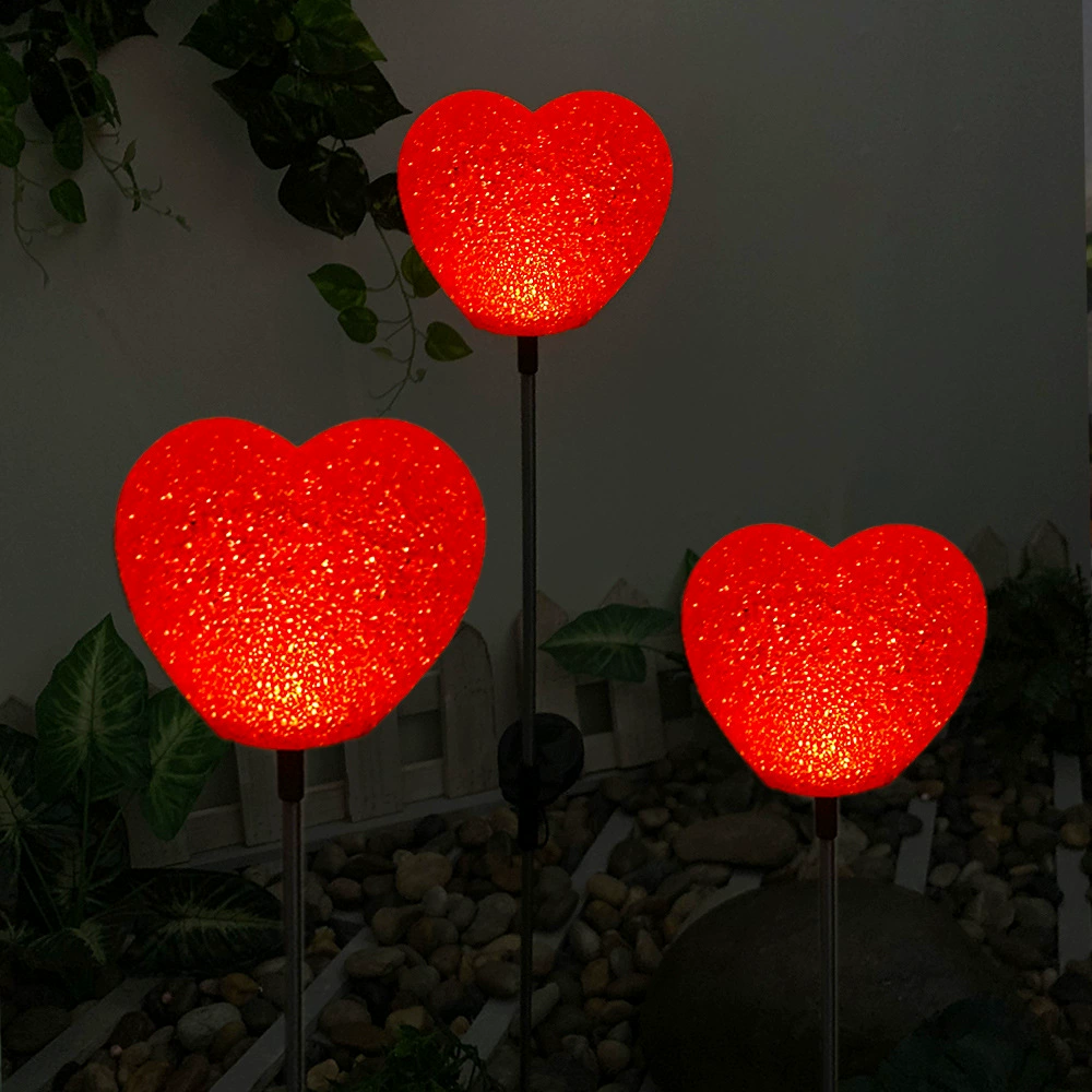 Солнечные наружные огни внутреннего двора с любовью вставлены в день Святого Валентина исповеди атмосфера украшения газон ландшафтный свет Вилла сад