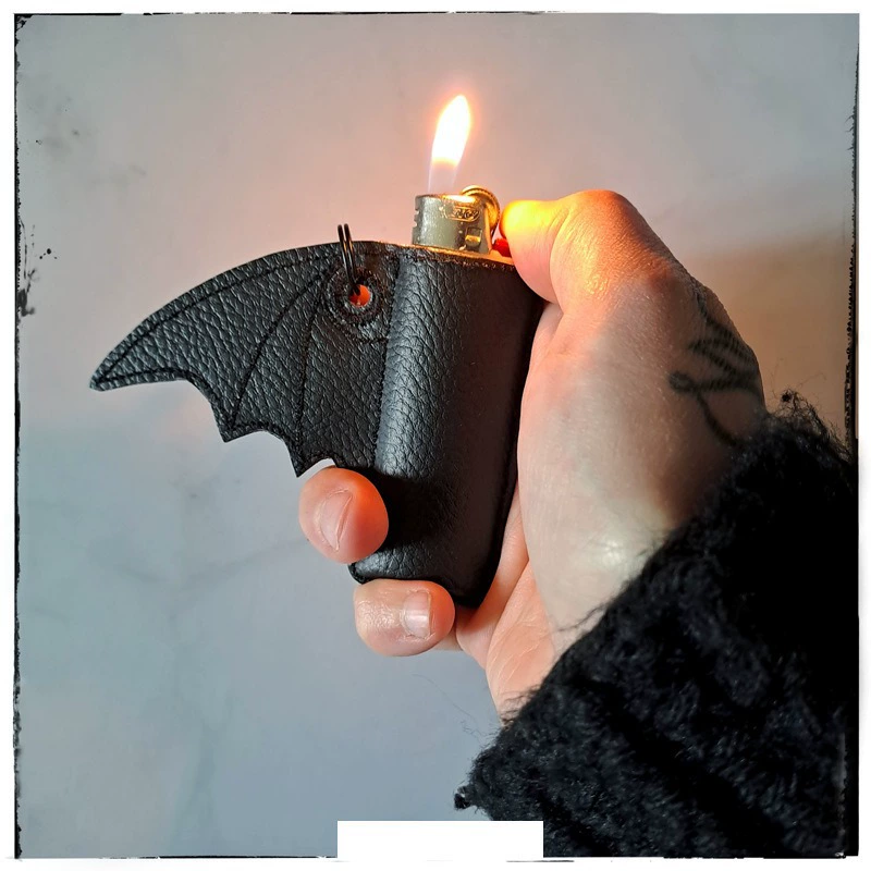 Спот креативная летучая мышь в форме зажигалки кожаная чехол портативный ретро один юань зажигалка защитный чехол для зажигания кобуры