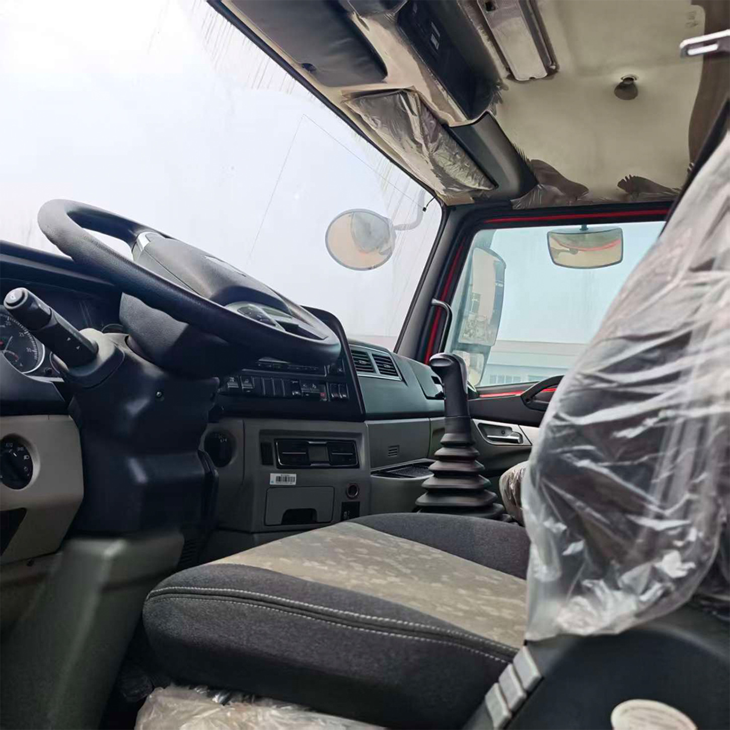 Manufacturer of Cross-Border Heavy-Duty Truck Howo, Eight-Wheel Dump Truck, Engineering Dump Truck, Earthmoving Transport Truck, 371 Horsepower Dump Truck