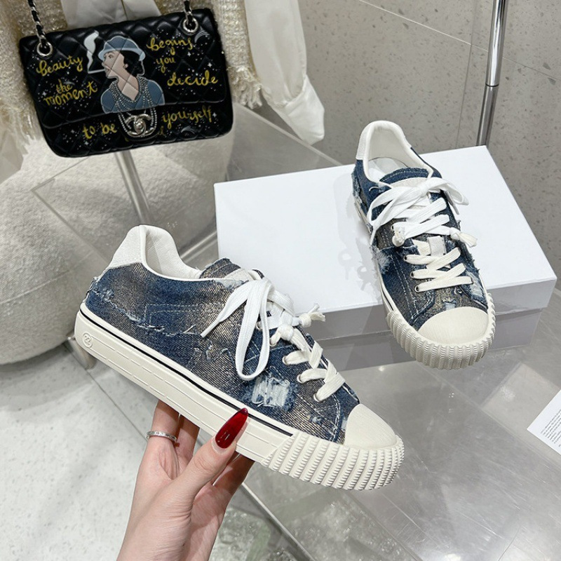 Baskets femme en denim avec finition usée et laçage décontracté_voghion.com