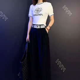 2023年春季新款白色气质印花短袖休闲上衣三件套女装时尚减龄套装