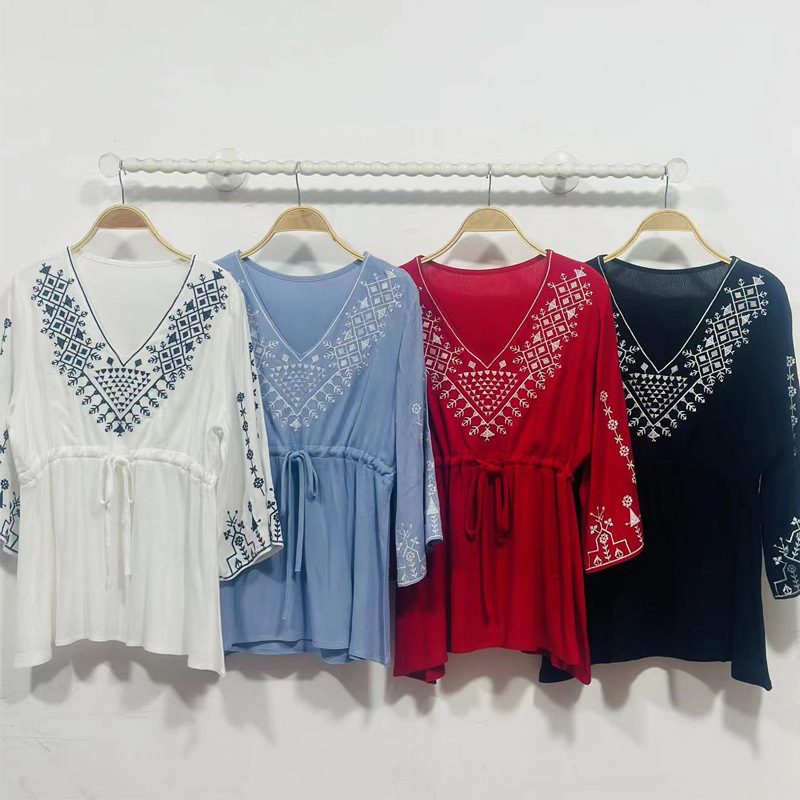 波西米亚复古民族风刺绣棉麻V领喇叭袖套头衬衫女装洋气宽松上衣