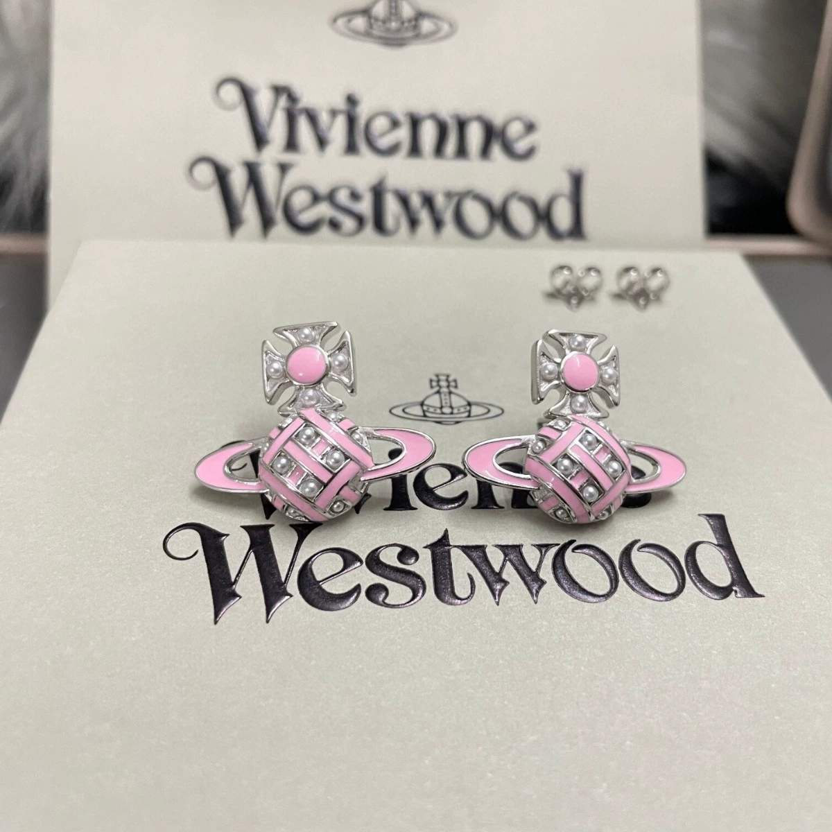 Весна и лето новые серьги Vivienne Westwood CASSIE эмалевые плоские Saturn жемчужные