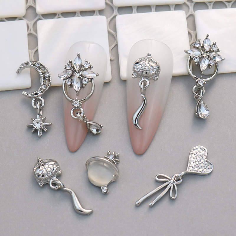 Internet celebrity style Super Flash rhinestone nail jewelry luxury Baroque Moon Love nail decoration factory wholesale Internet celebrity style Super Flash rhinestone nail jewelry luxury Baroque Moon Love nail decoration factory wholesale