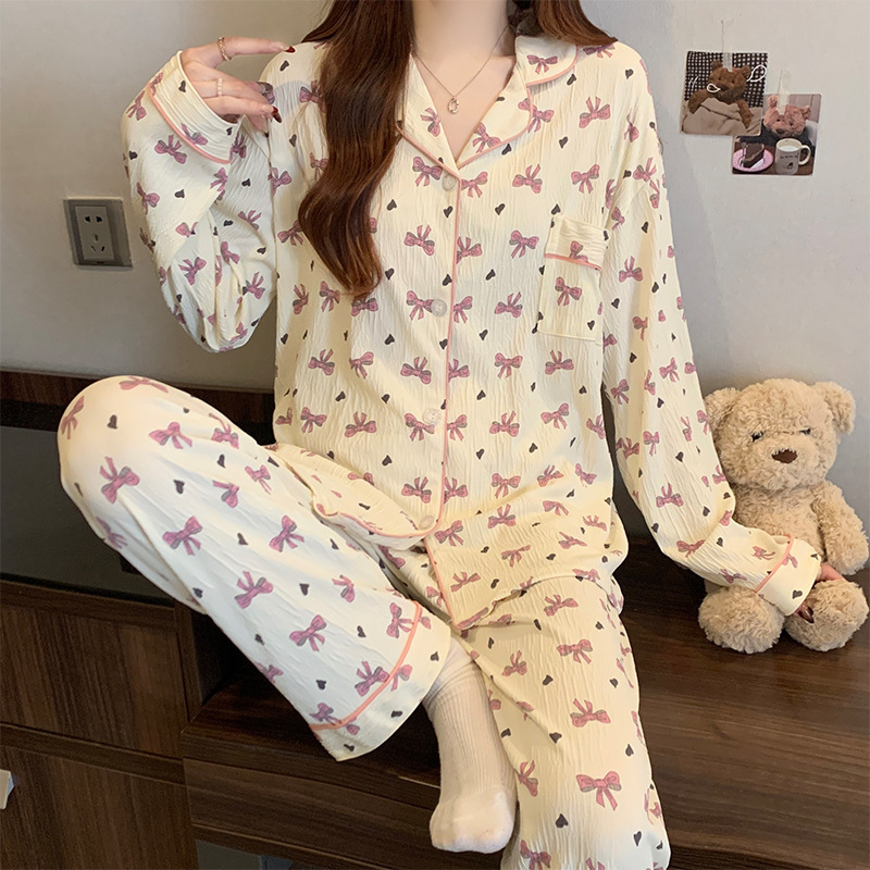 蝶結びのさくらんぼのプリントの女性のパジャマの春と秋の新型のカーディガンの長袖のズボンの部屋の服のスーツは実際に卸売りをたたきます。|undefined
