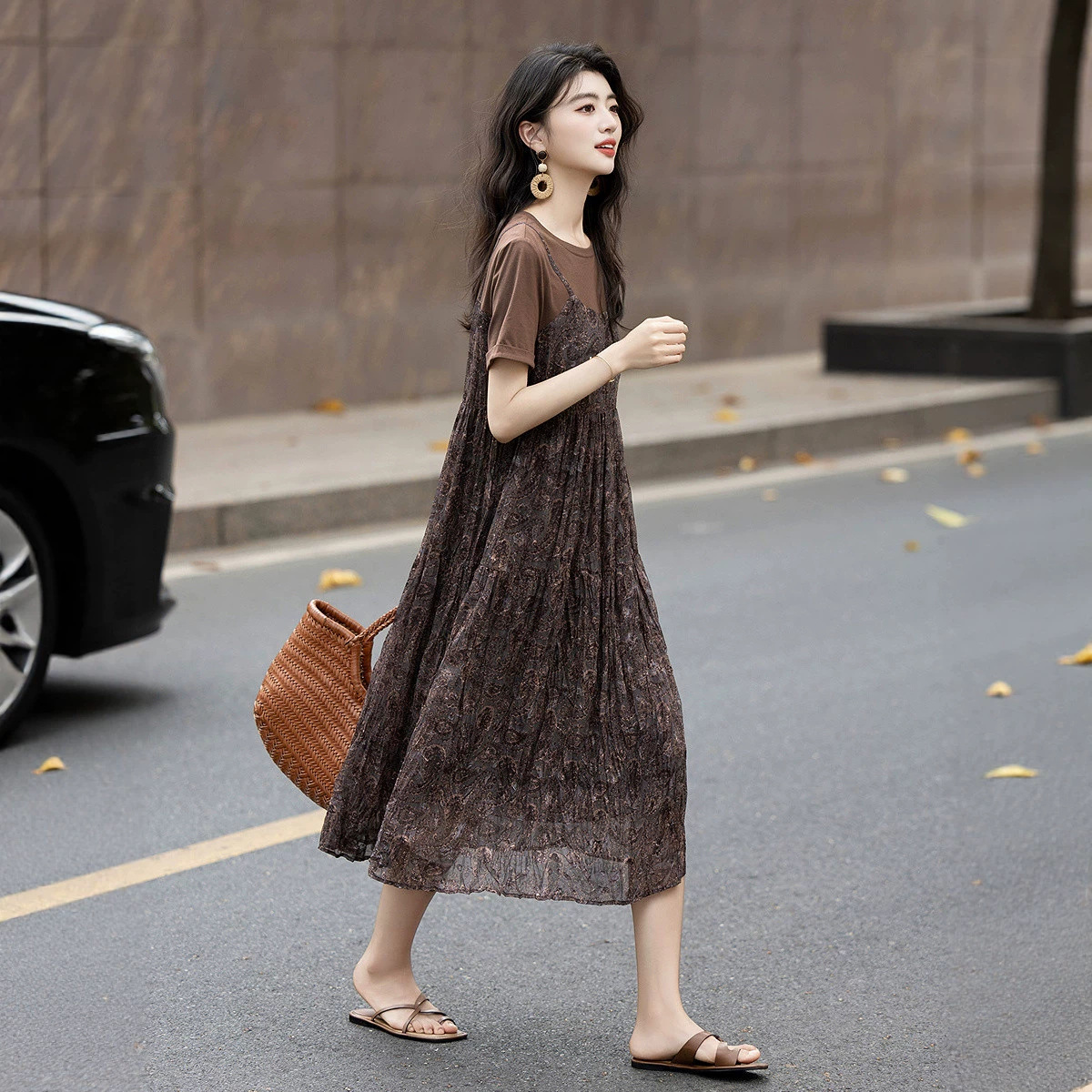 Đầm suông midi họa tiết hoa nhỏ phong cách Pháp, thiết kế giả hai lớp chữ A — màu cà phê chi tiết 2