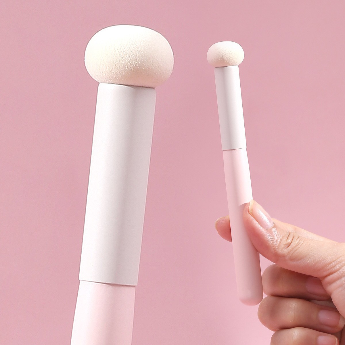 Multifuncional seta cabeza corrector cepillo redondo esponja cabeza Círculos oscuros maquillaje cepillo cabeza plana lágrima surco cepillo corrector pluma soplo de polvo