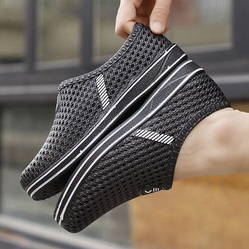 Men's Summer New Fashion Thick Bottom Toe Cover Sandals Soft Bottom Outdoor Casual Anti-Slip Breathable Beach Shoes 