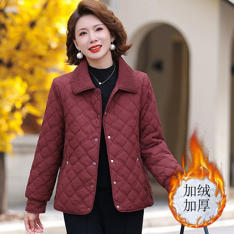 Мама одеваются модные плюшевые хлопчатобумажные короткие зимние 2024 женские хлопчатобумажные куртки среднего и пожилого возраста