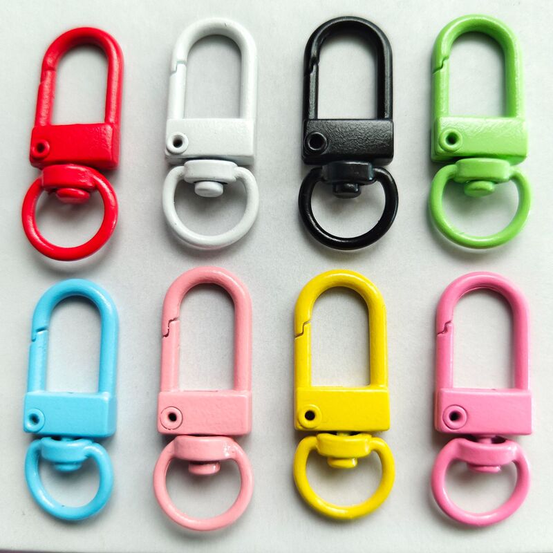 Color paint key chain 3 small door buckle candy color dog buckle diy jewelry buckle accessories luggage doll hanging buckle factory