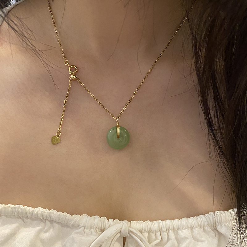 New Female Light Luxury Niche Hetian Jade Jewelry Long Life Lock Necklace Wholesale display picture 1