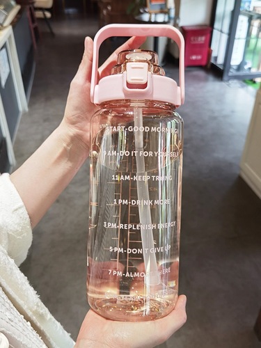 Extra Large Capacity Water Bottle for Women with Graduations, 2000ml, Sports Influencer-Durable, High-Temperature Resistant, Summer Plastic Water Bottle