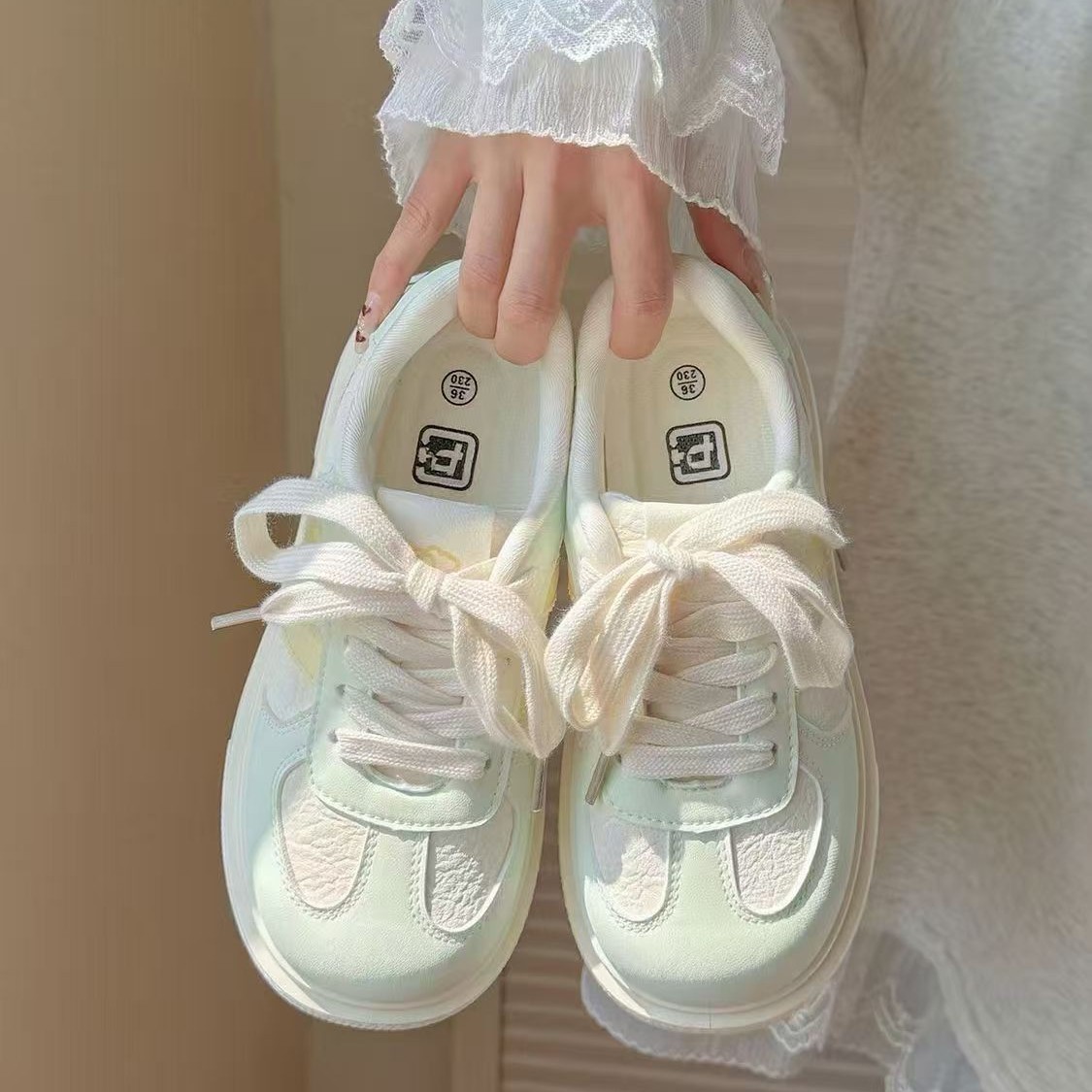 2026 primavera y verano nuevos zapatos de skate inswind pan zapatos cómodos, suaves y elevados, zapatos blancos resistentes al desgaste para mujeres