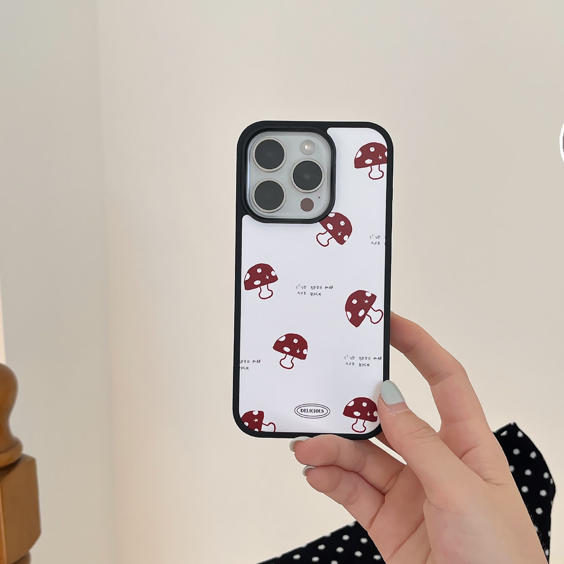 Dibujos animados de nicho Graffiti elefante para Apple 16ProMax funda para teléfono móvil 15Pro Hongos rojos 14/13 Mujer 15PM