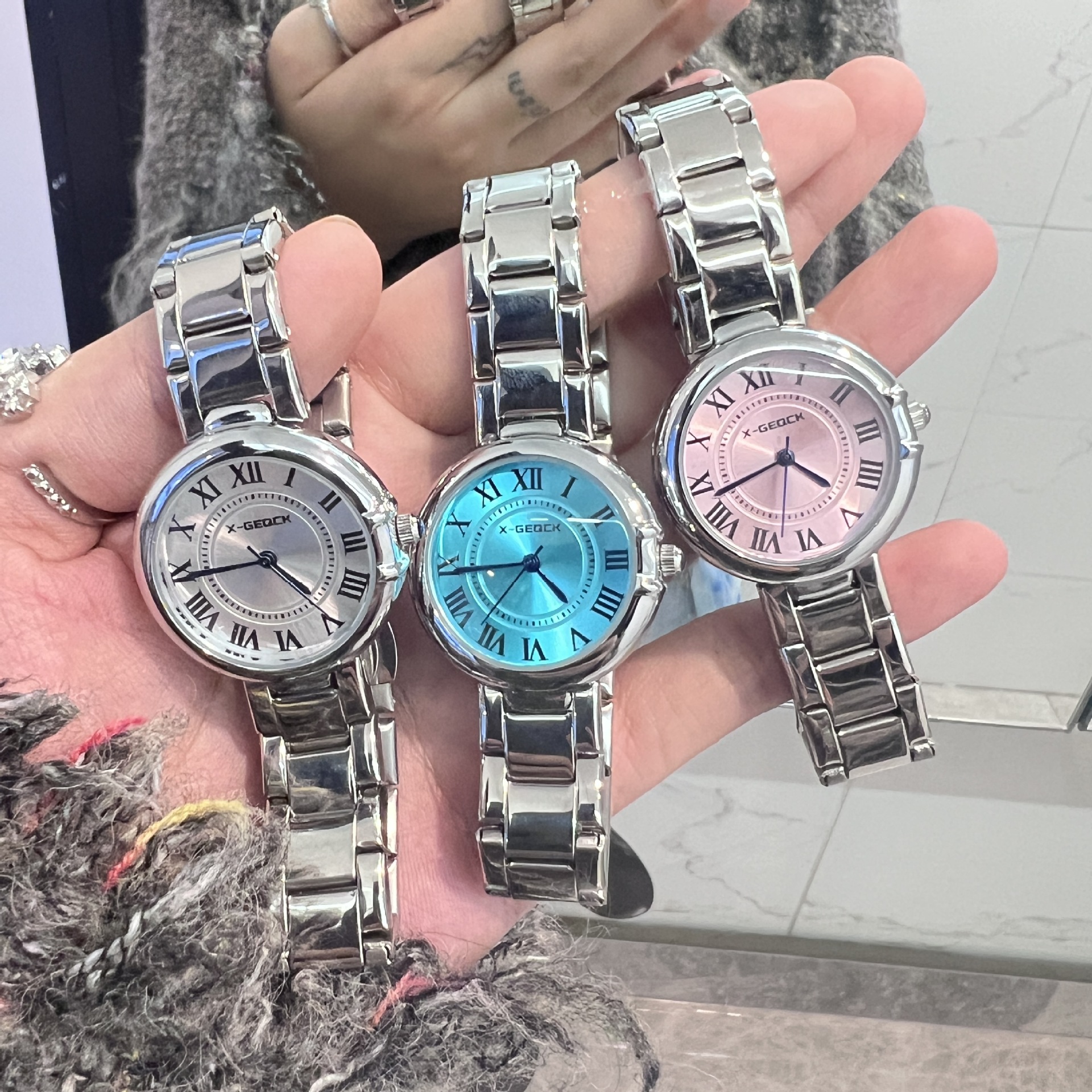 瑞士注册品牌手表女时尚小众轻奢气质钢带复古罗马刻度防水腕表