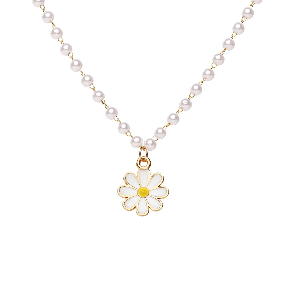 wholesale new creative pearl small daisy pendent alloy necklace Nihaojewelry