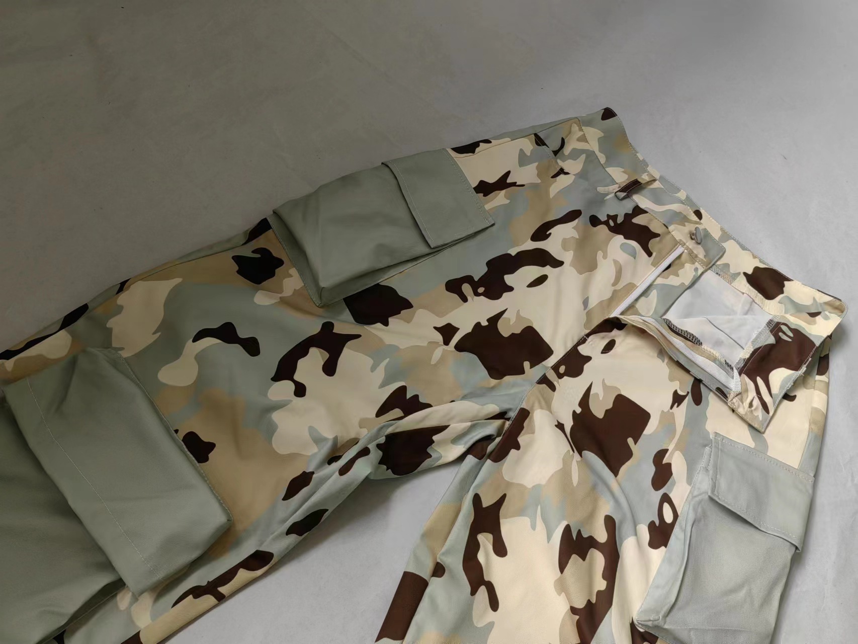 Ropa de mujer, mono holgado de cintura alta con estampado de camuflaje, con múltiples bolsillos, estilo urbano_voghion.com