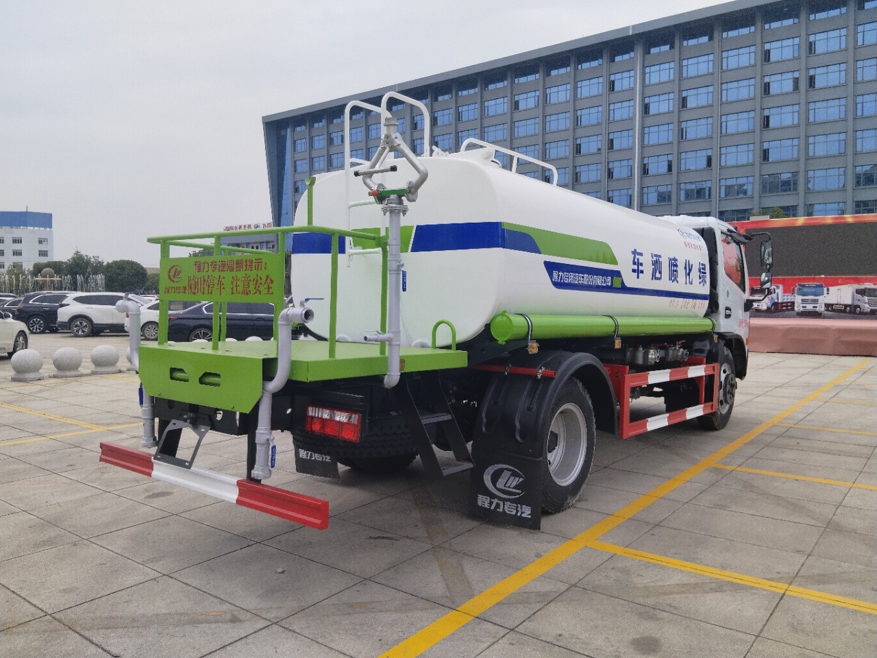 National Vi Dongfeng Duolica Sprinkler Truck, Garden Sprinkler Truck, Construction Site Dust Removal Sprinkler Truck 9.3