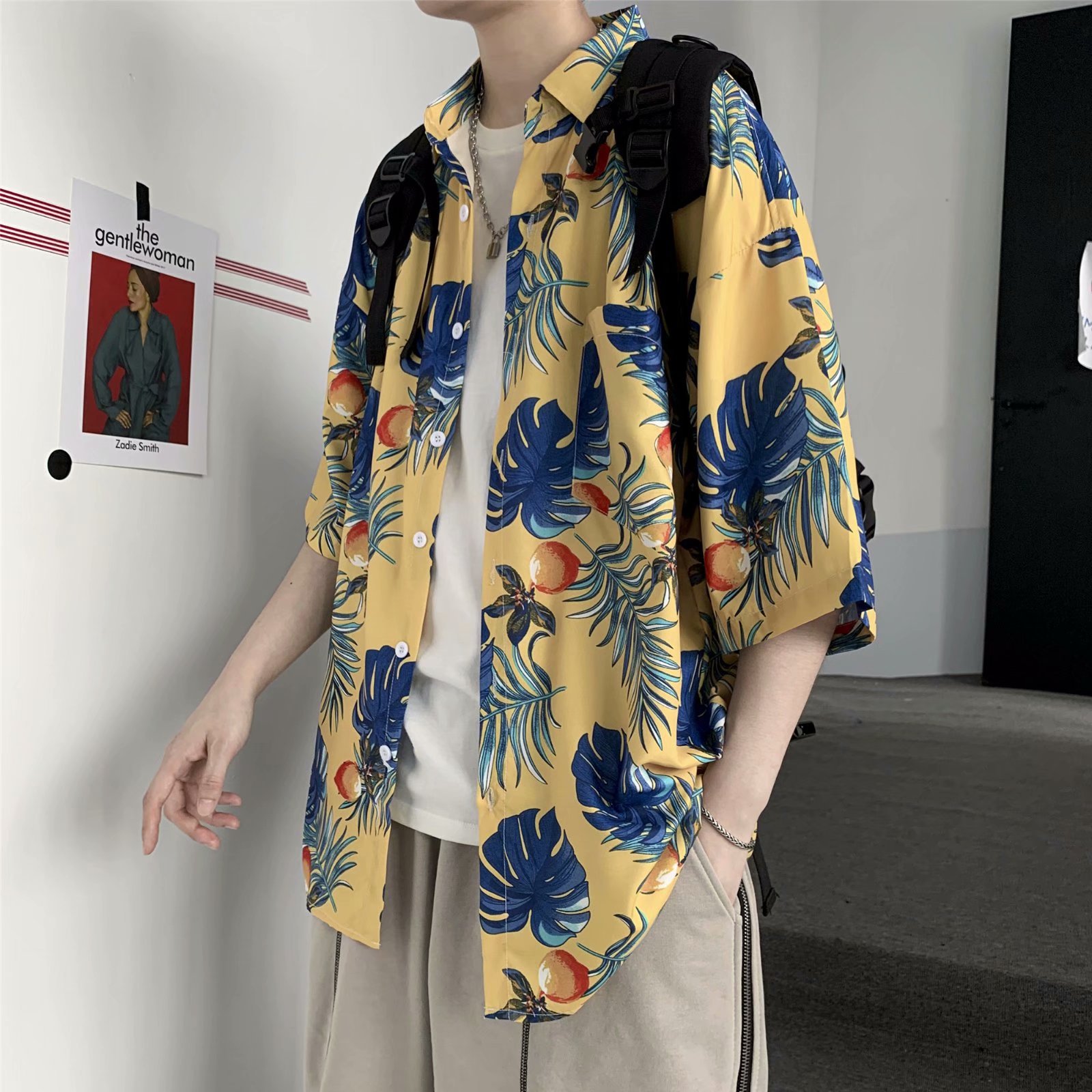 Estilo japonés retro floral camisa de manga corta de los hombres estilo coreano moda fresco todo partido guapo media manga hawaiana camisa de moda